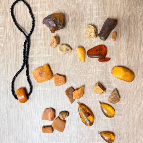 Amber lot used, pendants, raw pieces and necklace with pendant
