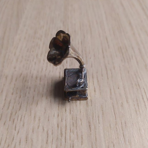 Miniature Gramophone metal, like new, 4 cm