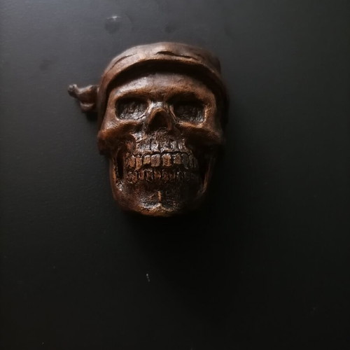 Handmade magnet made of white cement, acrylics, metal spray and varnish, height 6 cm