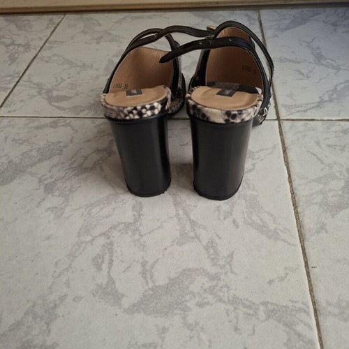 Janet & Janet snake-print sandals like new, size 36, platform heel