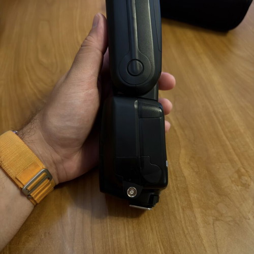 Yongnuo YN600EX-RT flash for Canon cameras, with case