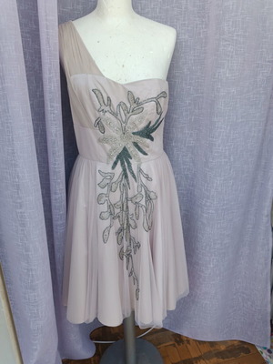 Evening dress new, size L, handmade embroidery, hidden back zipper