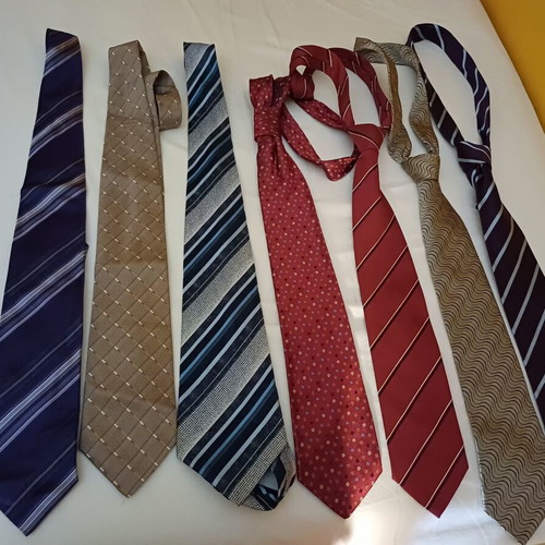 Men's ties set of 7 like new, classic and modern designs