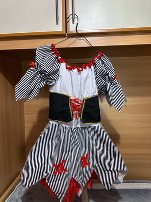 Pirate costume like new, size 14