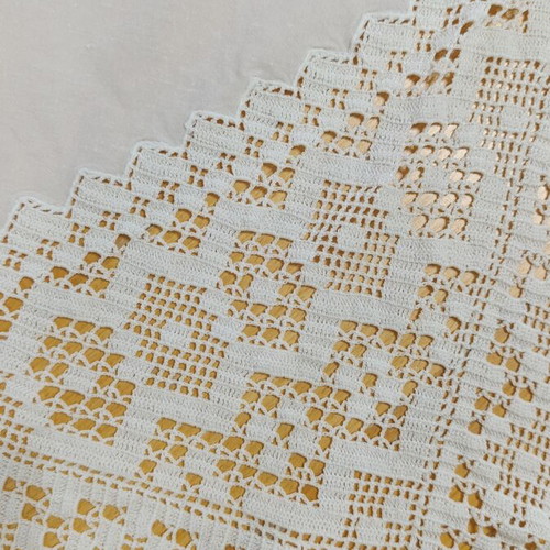 Handmade tablecloth with crochet and cotton fabric, like new