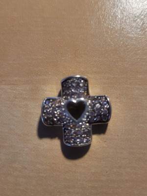 Cross pendant with small heart and pale pink strass, like new, 2x2cm