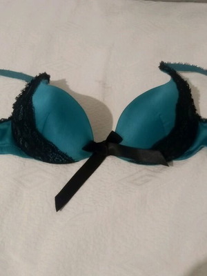 Yamamay satin texture bra emerald 65B like new
