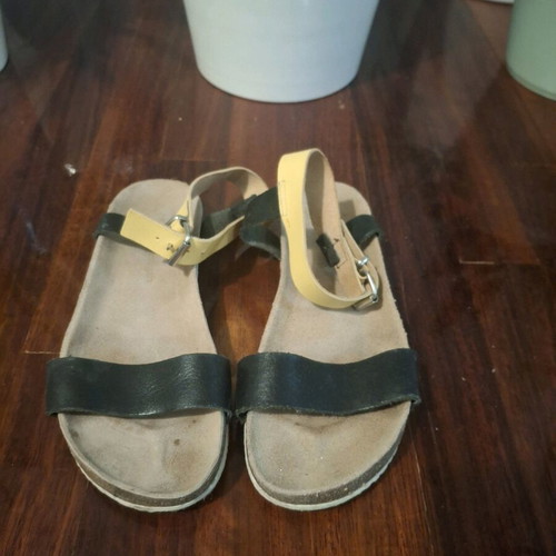 Two-tone sandals tied at the ankle size 38 used