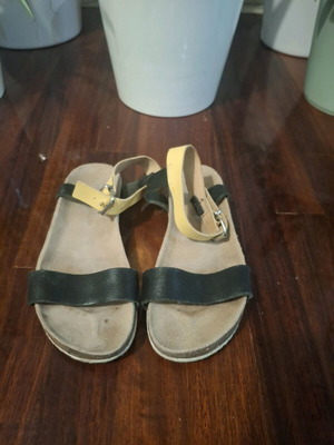 Σανδάλια δίχρωμα που δένουν στον αστράγαλο 38 μεταχειρισμένα