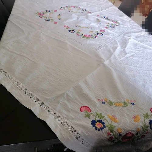Tablecloth new with flowers 1.55x1.65