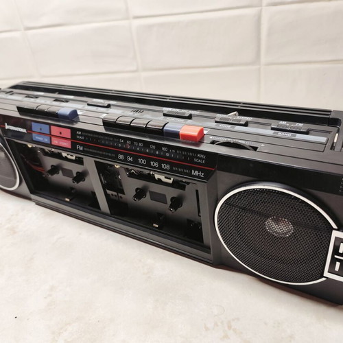 International AK-21 Vintage Boombox used, dual cassette radio 90s