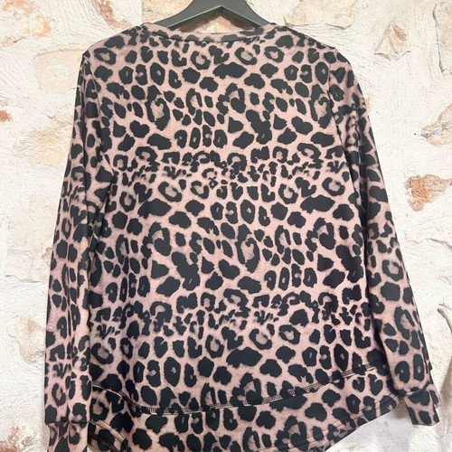 Emery Rose leopard print top size M like new