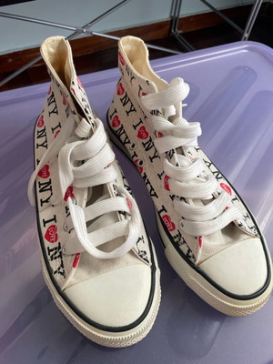 Canvas athletic shoes like new, size 38, white and red