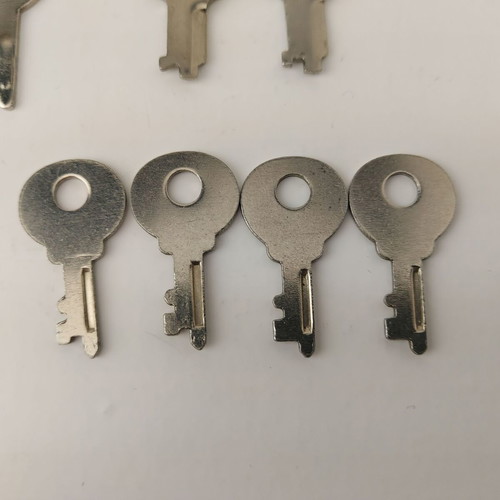 Lot of 14 old keys for suitcases and boxes used