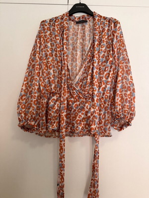 Nejma Leopard Print Wrap Shirt like new, size S/M
