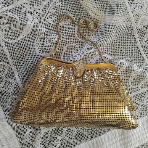 Vintage Whiting & Davis Evening Clutch bag like new, gold metal mesh