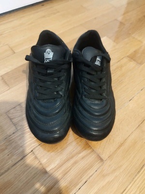 Admiral children's football shoes used, size 31, black