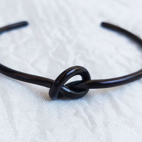 Tumi stainless steel knot bracelet black, like new