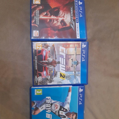 Playstation 4 slim 500GB σαν καινούργιο με 3 χειριστήρια και παιχνίδια