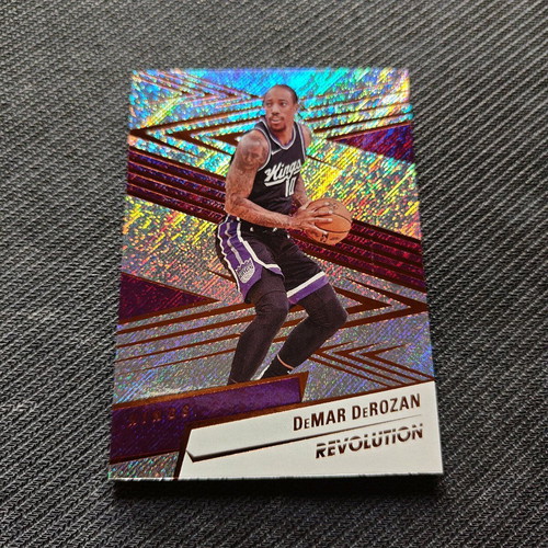 Base card Demar Derozan Revolution NBA 24/25 new, authentic