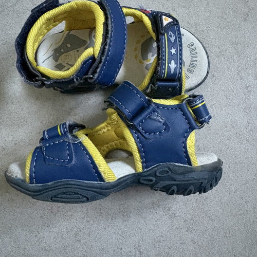 IQ Kids sandals size 19 with lights, like new