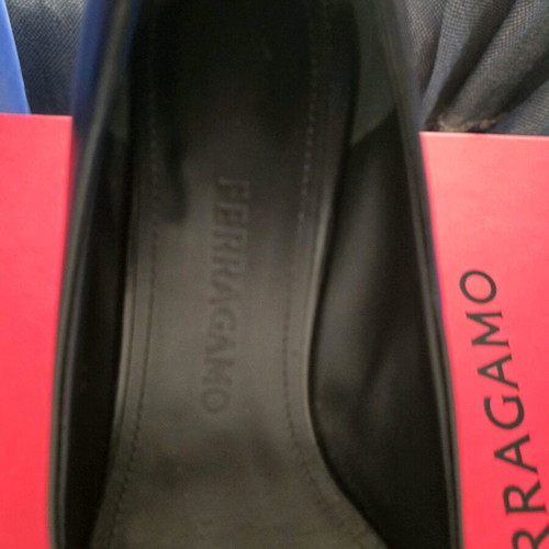 Salvatore Ferragamo leather pumps like new with unique design, size 37, black