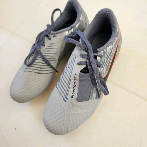 Nike Phantom kids football shoes size 31 like new, grey
