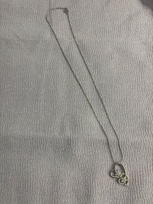 Silver necklace like new