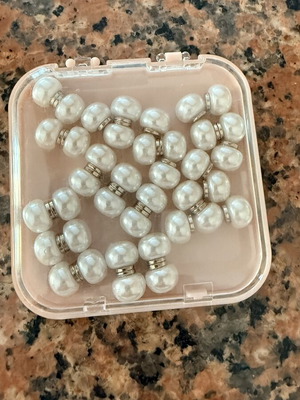 Magnetic pearl veil weights