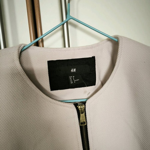 H&M pink thin coat used with pockets and zipper