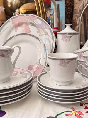 Vintage tea set like new, porcelain, 6 persons with extra plates