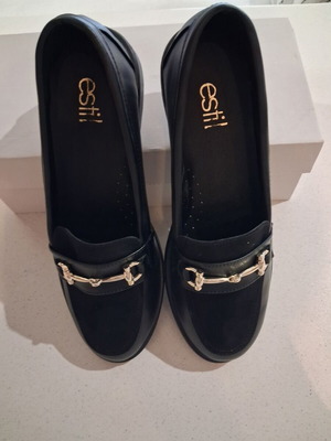 Loafers women’s like new with anti-slip sole, suede