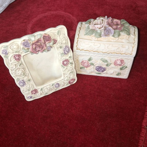 Frame with jewelry box like new, suitable for jewelry