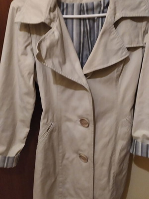 Beige trench coat like new with striped lining and belt