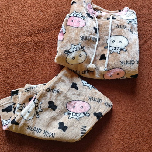 Lutrin pajamas set used size Large beige