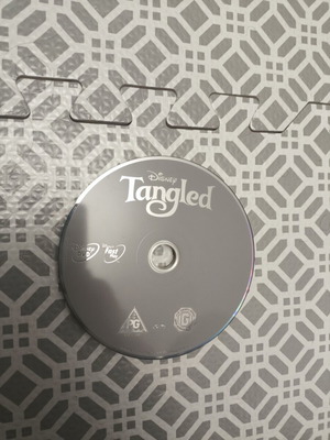 Tangled Disney DVD like new, children's movie without dubbing