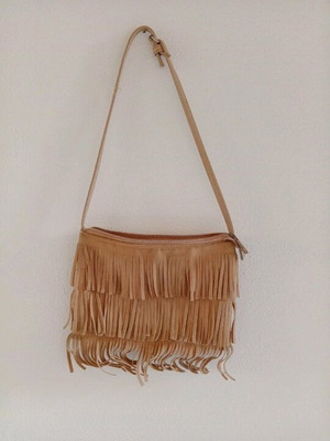 Shoulder bag used with fringes, beige, fixed strap