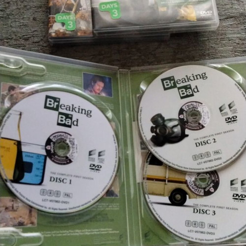 Breaking Bad seasons 1, 2, and 3 DVD set used with Greek subtitles