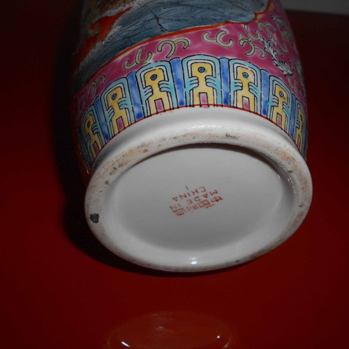 Porcelain Cantonese Famille Rose vase like new with front figures