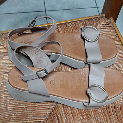 Migato beige leather platform sandals size 41 like new