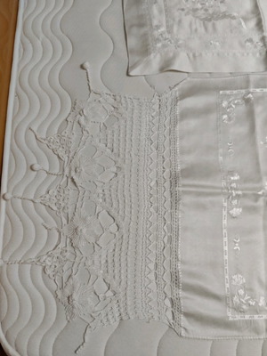Silk dining set unused, dowry