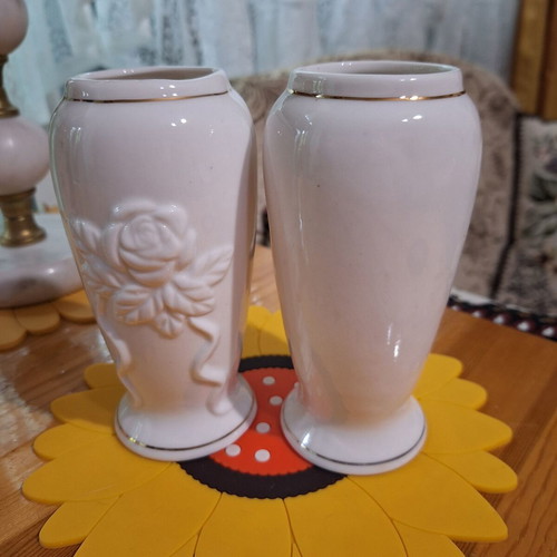 Porcelain vases with embossed roses and gilded edges, like new, set of two
