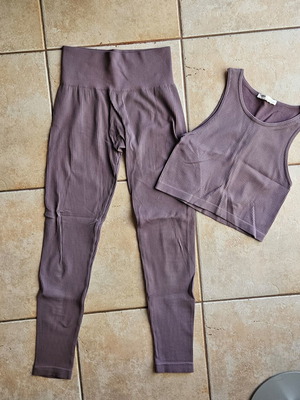 Pull & Bear purple athletic set like new, XS