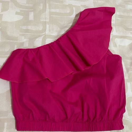 Fuchsia one-shoulder top Anel like new, size M