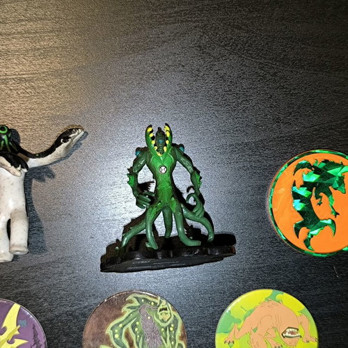 Ben10 figures and caps used, pack with Upgrade and Corinthian 2008