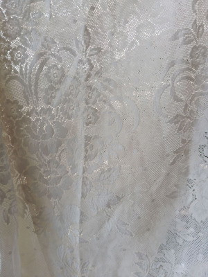 Curtains white 2.20 x 1.80 like new