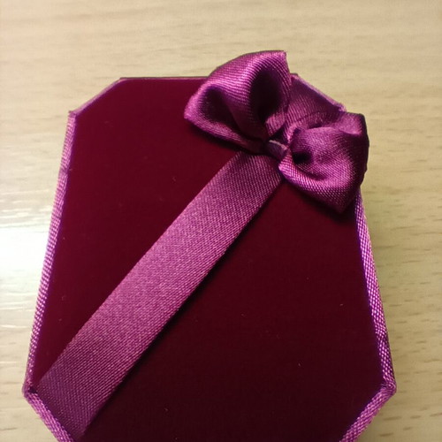 Velvet jewelry boxes new, set of three, red