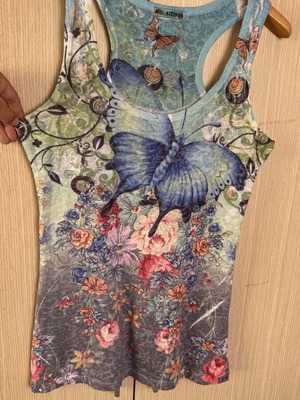 Sleeveless top with butterfly design like new, multicolor, sizes M-L
