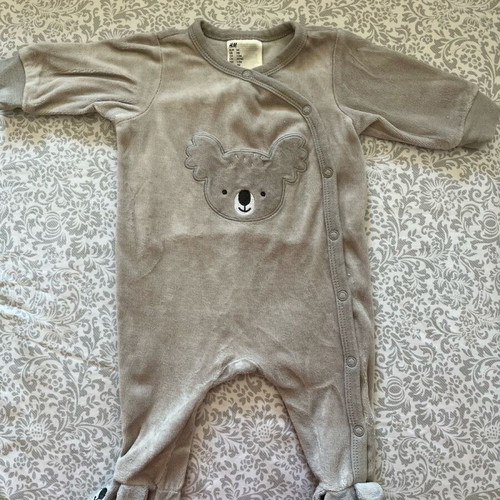 Baby bodysuit 1-2M like new