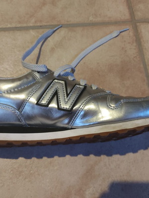 New Balance 500 silver sneakers women's size 39 like new